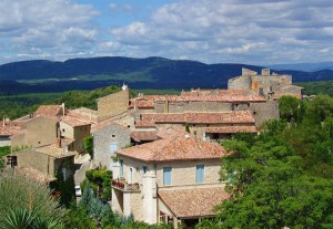 Das Dorf Labastide de Virac, südlich der Ardèche-Schlucht, 9km von Vallon Pont d'Arc